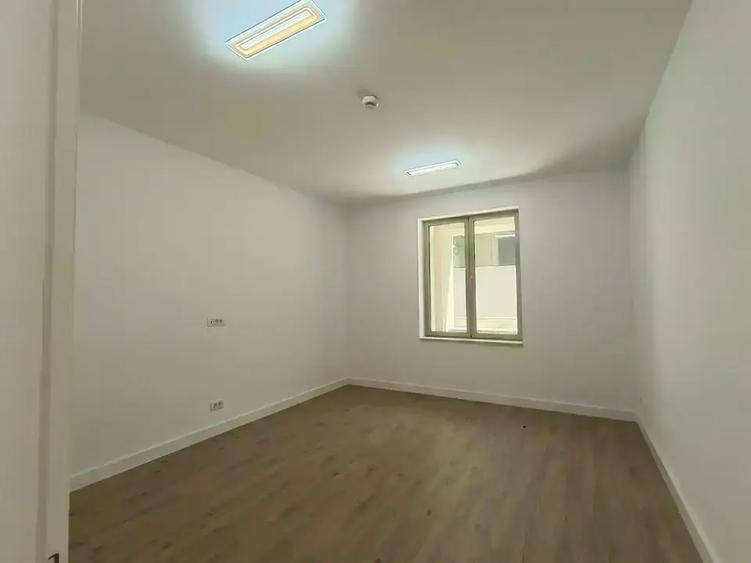 Apartament cu 4 camere semidecomandat în Armeneasca