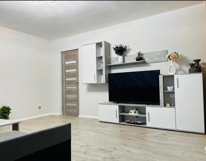 Apartament cu 4 camere decomandat în Nufărul