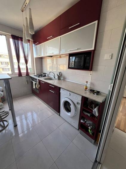 Apartament cu 3 camere semidecomandat, mobilat în Iancului