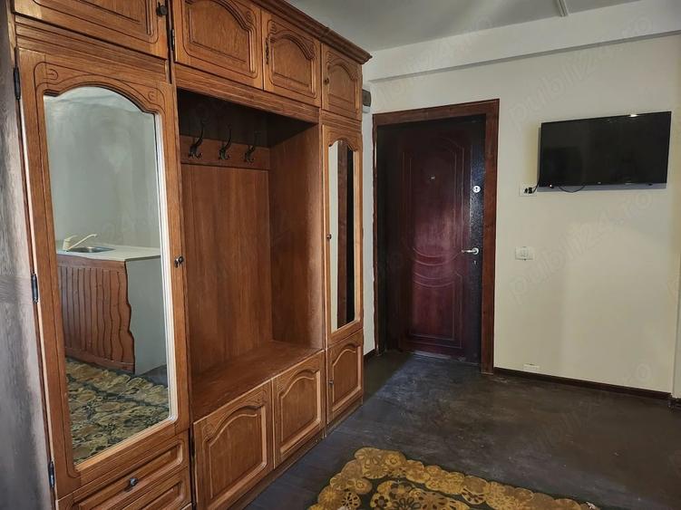Garsonieră decomandată în Piața Veche