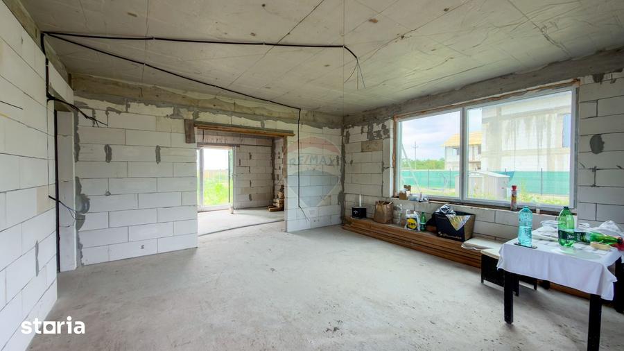 Casă cu 4 camere cu Teren 1007 Mp în Alexandru I. Cuza