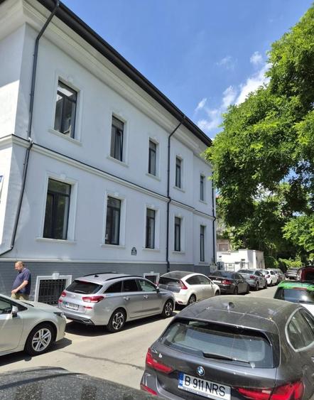 Birou, de 1,200 mp, în Cișmigiu
