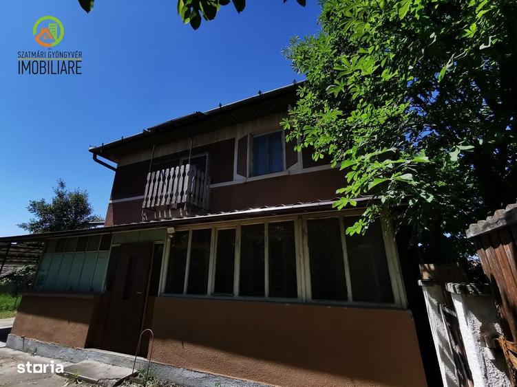 Casă cu 4 camere cu Teren 1978 Mp în Acățari