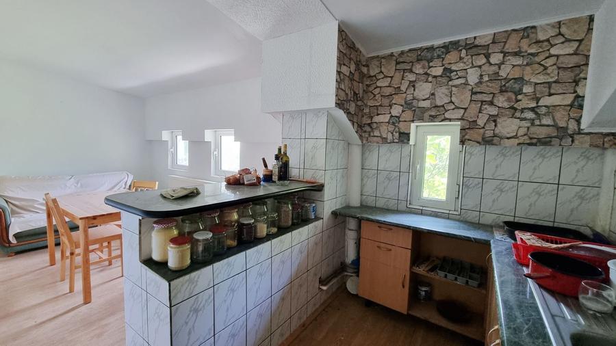 Apartament cu 5 camere în Armeneasca