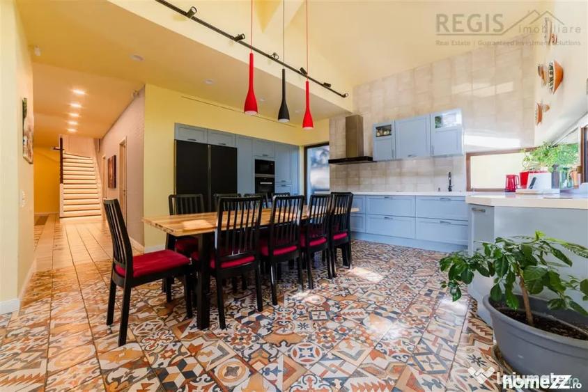 Casă cu 5 camere cu Teren 808 Mp în Noua