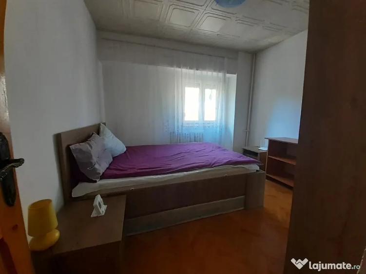Apartament cu 2 camere decomandat în Nicolina
