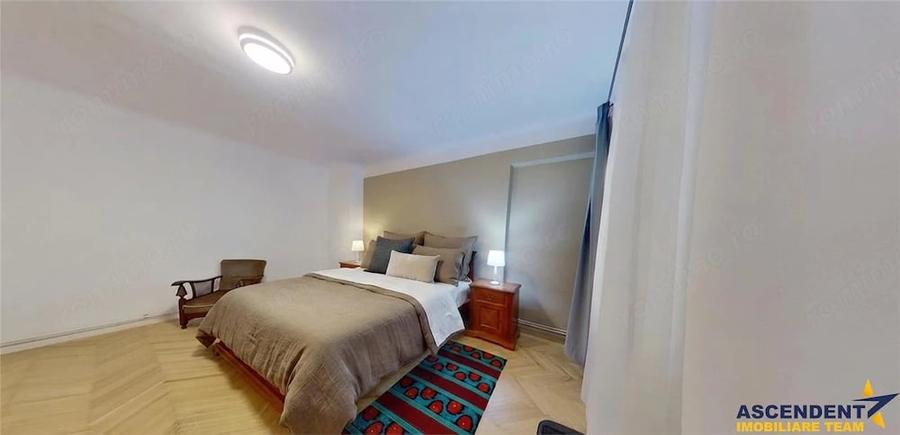 Apartament cu 3 camere decomandat în Centrul Istoric