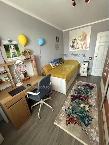 Apartament cu 4 camere semidecomandat, mobilat în Fizicienilor