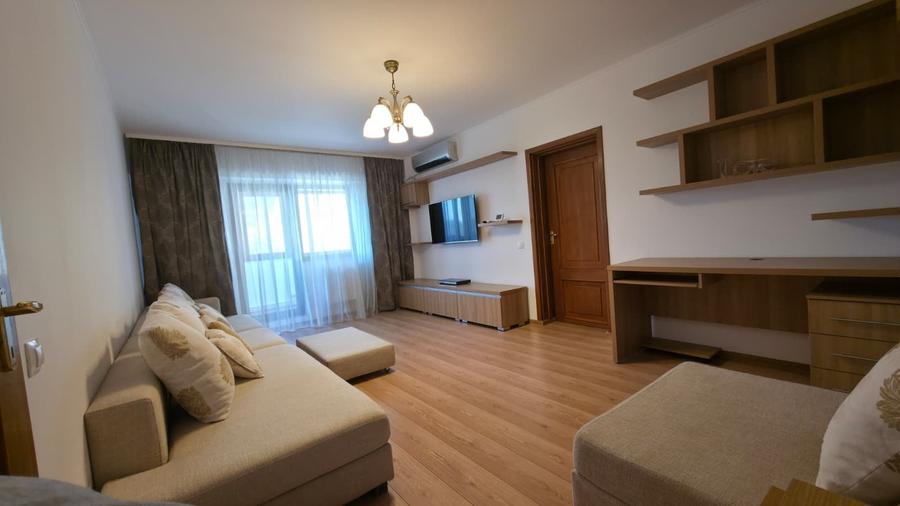 Apartament cu 4 camere decomandat în Tineretului