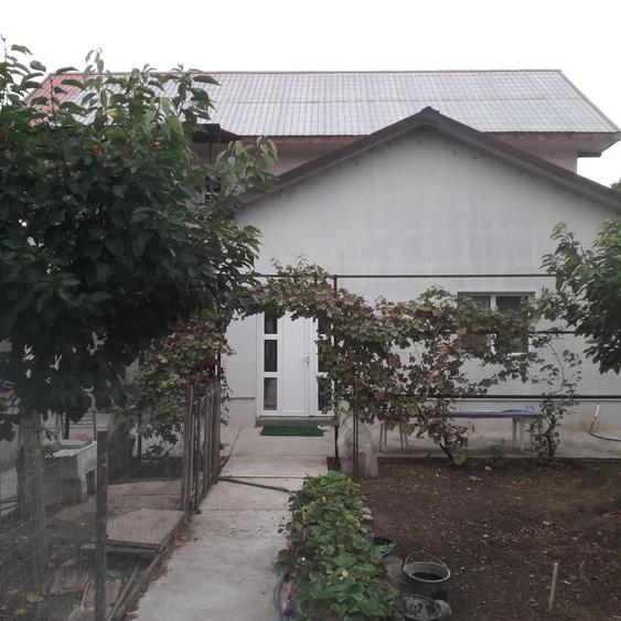 Casă cu 4 camere în Rediu