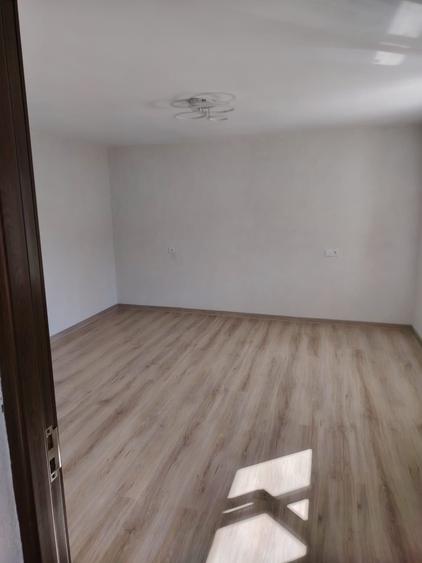 Casă cu 4 camere în Cut