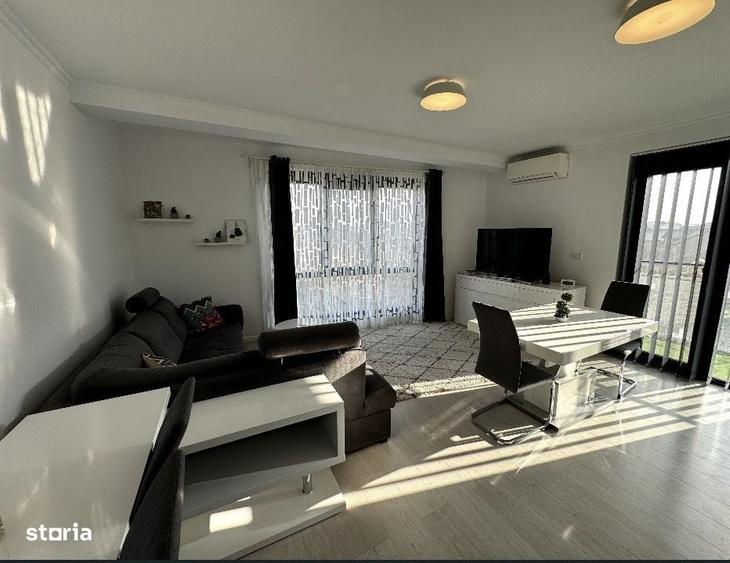 Apartament cu 3 camere decomandat în Sud