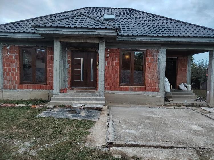 Casă cu Teren 5 Mp în Vetiș