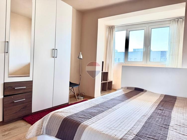 Apartament cu 3 camere semidecomandat, mobilat în Central