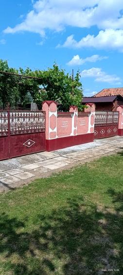 Casă cu 4 camere în Șicula