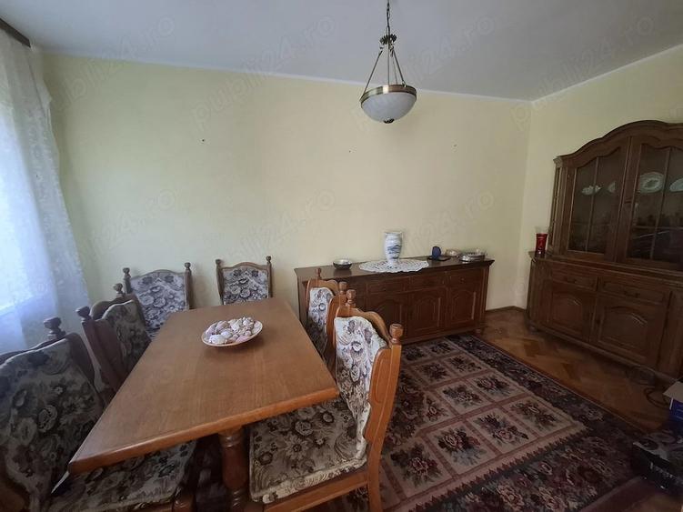 Apartament cu 4 camere semidecomandat în Săsar
