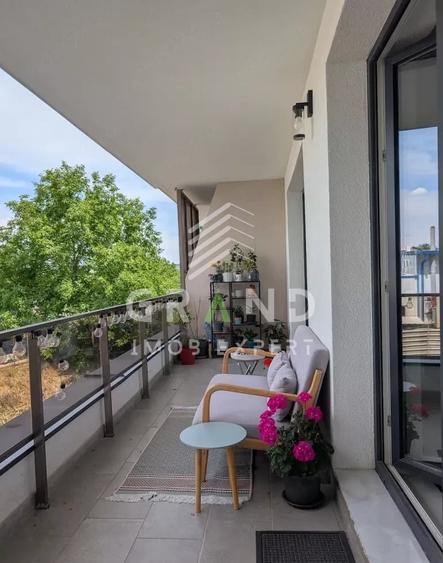 Apartament cu 2 camere semidecomandat, mobilat în Între Lacuri