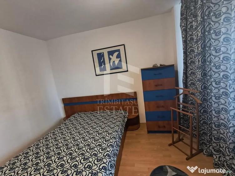 Apartament cu 3 camere semidecomandat în Panduri