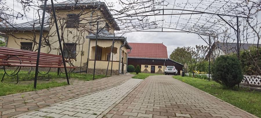 Casă cu 4 camere în Iaslovăț