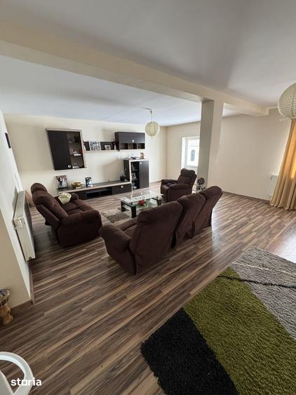 Casă cu 4 camere cu Teren 8300 Mp în Gălbinași