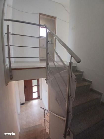Casă cu 4 camere cu Teren 400 Mp în Dumbrăvița