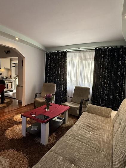 Apartament cu 3 camere decomandat în Central