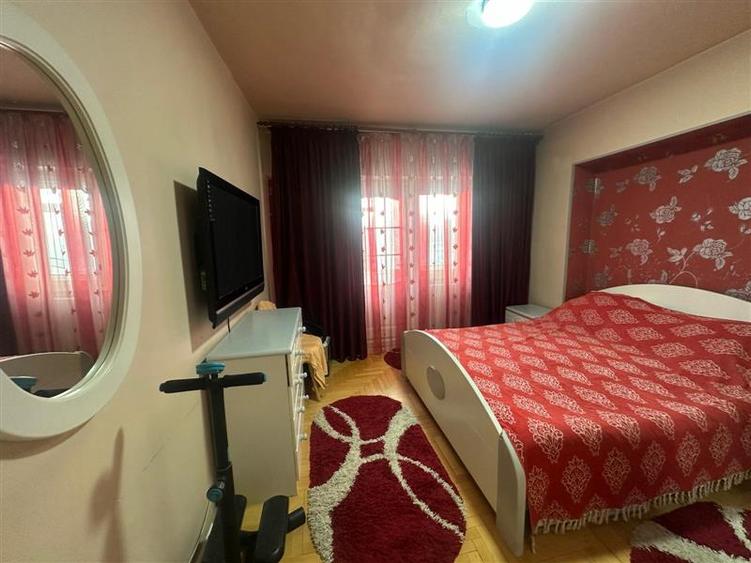 Apartament cu 4 camere decomandat, mobilat în Păcurari