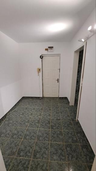 Apartament cu 3 camere semidecomandat în Bucur Obor