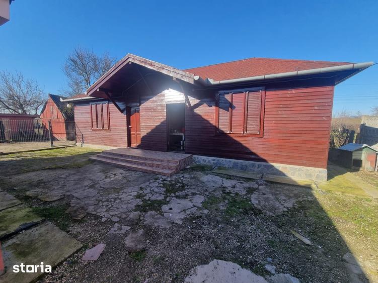 Casă cu 4 camere cu Teren 1202 Mp în Băcia