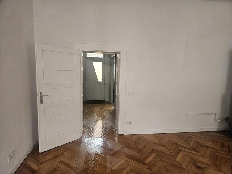 Spațiu comercial, de 80 mp, în Central