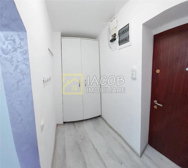 Apartament cu 3 camere decomandat în Republicii