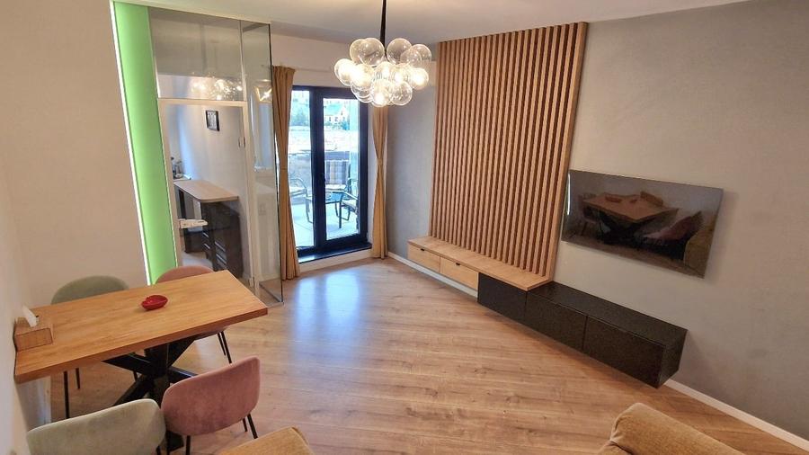 Apartament cu 3 camere decomandat, mobilat în Central