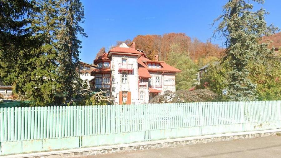 Casă individuală cu 10 camere cu Teren 1200 Mp în Central