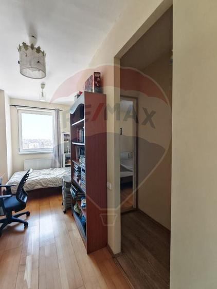 Apartament cu 3 camere decomandat, mobilat în Blumăna