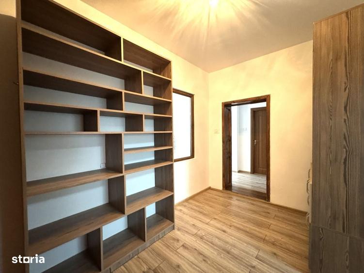Casă cu 4 camere în Dumbrăvița