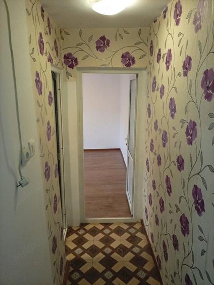 Apartament cu 3 camere semidecomandat în Neptun