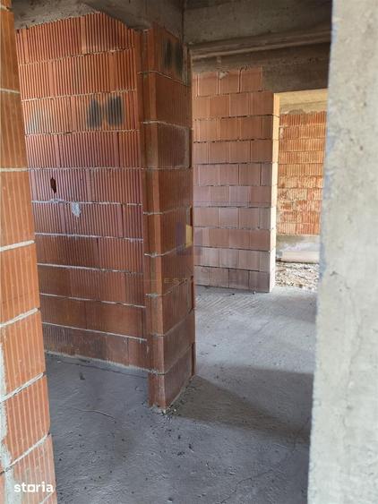 Casa parter si etaj la rosu ,Recas - 13