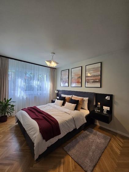 Apartament cu 3 camere semidecomandat, mobilat în Circumvalațiunii