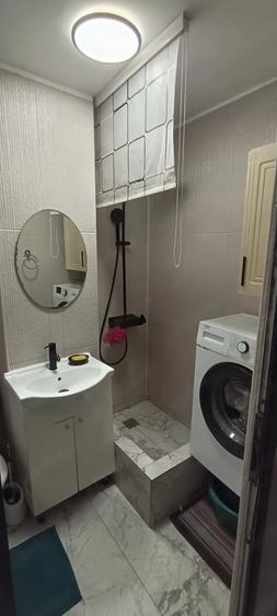 Apartament cu 3 camere semidecomandat în Vest