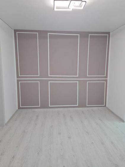 Apartament cu 3 camere semidecomandat în Micro 19