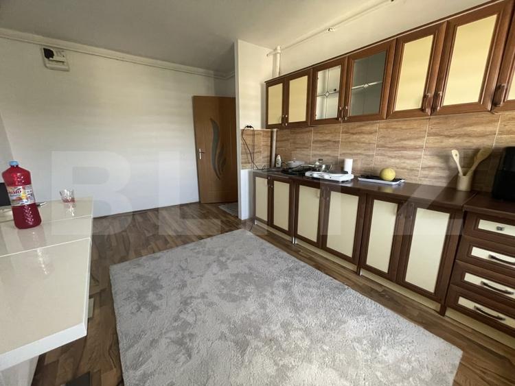 Apartament cu 2 camere semidecomandat, mobilat în Est