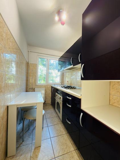 Apartament cu 2 camere nedecomandat, mobilat în P-ța Doina