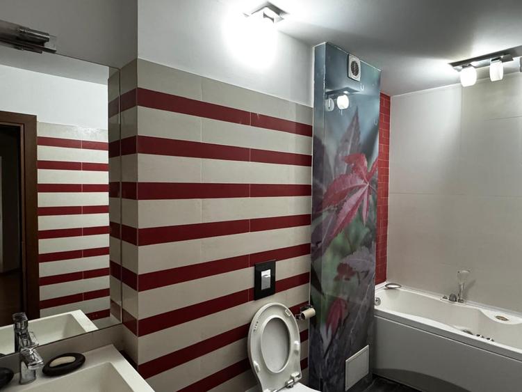 Apartament cu 3 camere semidecomandat în Unirii