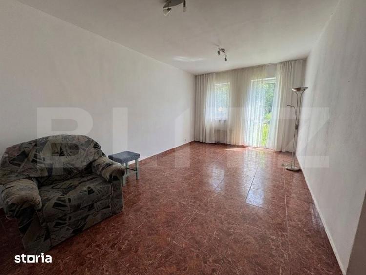 Apartament cu 3 camere semidecomandat în Central