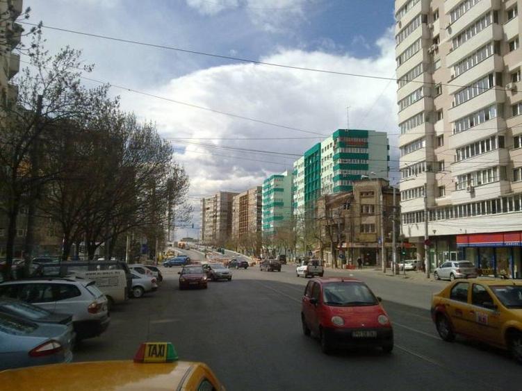 Birou, de 700 mp, în Titulescu