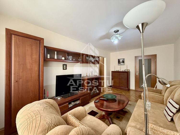 Apartament cu 3 camere semidecomandat, mobilat în Olimpia-Stadion