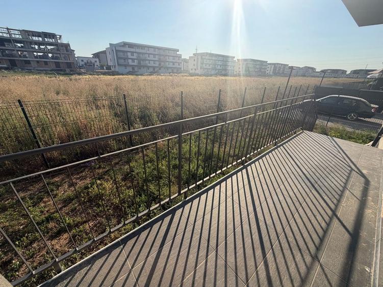Apartament cu 3 camere decomandat în Dobroești