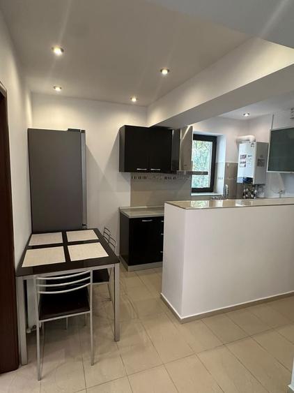 Apartament cu 3 camere decomandat, mobilat în Dristor