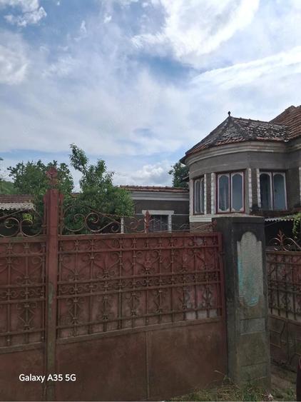 Casă cu Teren 500 Mp în Săcel