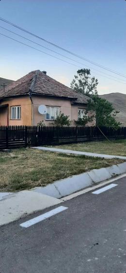 Casă cu Teren 938 Mp în Central